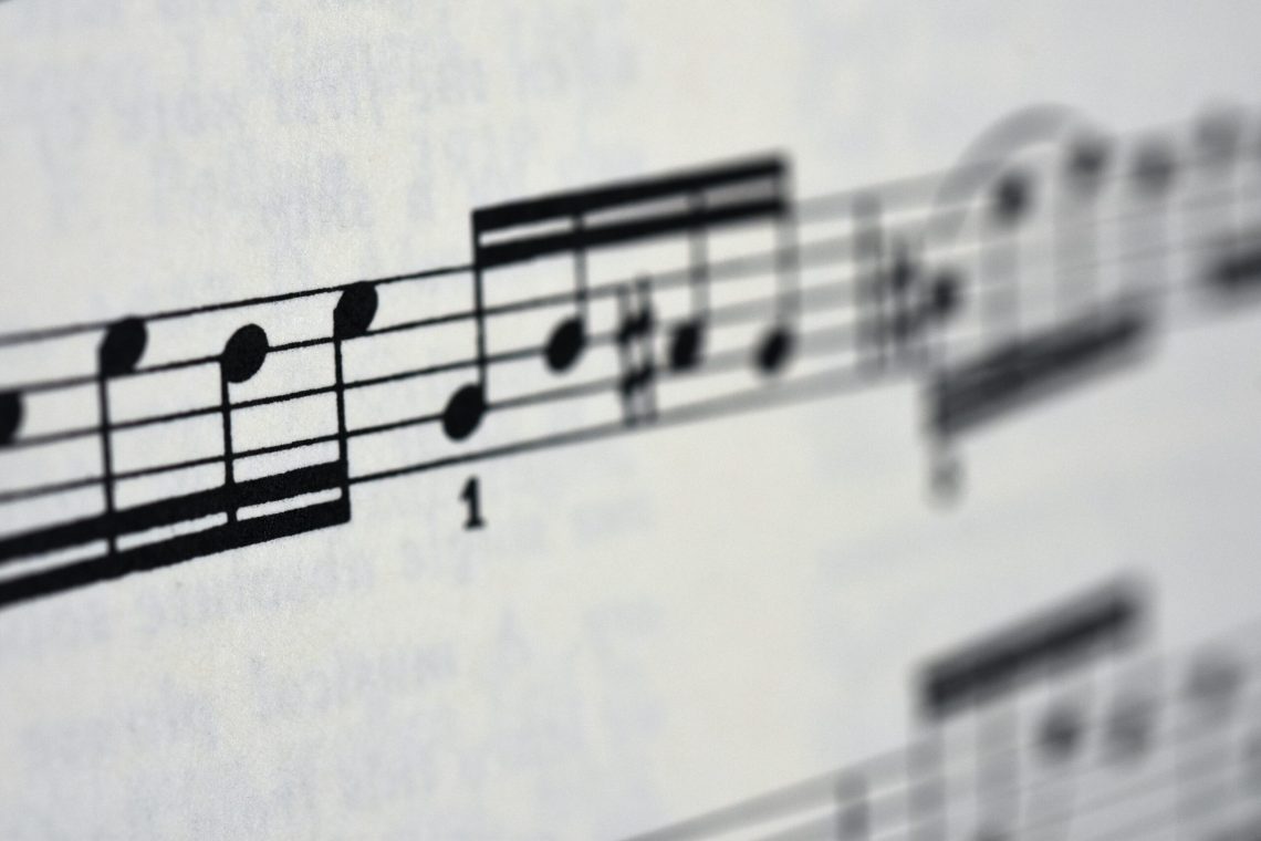 découvrez l'univers fascinant des reprises de chansons, où des artistes redonnent vie à des classiques et des morceaux contemporains. plongez dans une sélection variée de covers qui célèbrent la créativité et l'émotion à travers la musique.